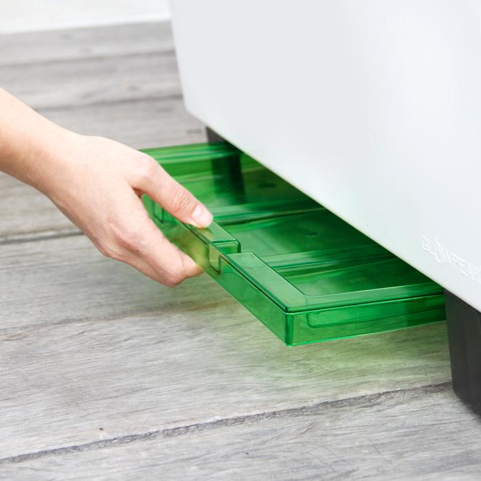 Removing drip tray of self watering planter box